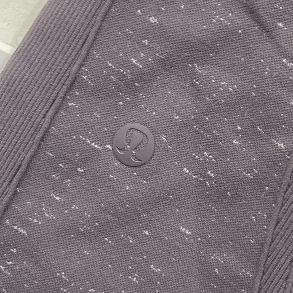 Lululemon Free To Flow Crop 17” Magnum/White size 6 - Picture 14 of 15